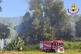 Montegiorgio - Terzo incendio in due giorni, si teme la mano del piromane
